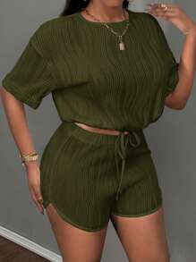 Slaydiva Ensemble deux-pièces pour femmes, un top court à encolure ronde, manches courtes, épaules dégagées, poignets repliés, ourlet à cordon de serrage et un short mini slim en tissu tricoté blanc ondulé