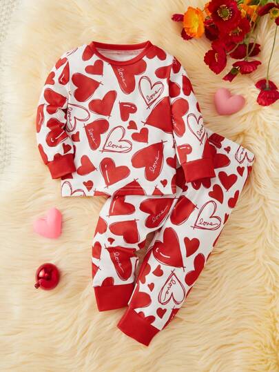 Baby Boy Valentine's Day Themed Outfit, Featuring Playful Heart Patterns, Ideal For Baby To Attend Valentine's Day Parties, Family Gatherings And Other Holiday Celebrations. The Unique Heart Designs And Comfortable Material Ensure A Happy And Cozy Wear, Perfectly Matching The Joyful Holiday Atmosphere.
