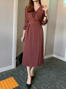 DAZY 法式复古V领优雅高端奢华连衣裙成熟女性秋装长袖连衣裙 - 酒紅色 - 查看 7