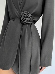 SHEIN Essnce Blazer da donna stile Kochi grigio, con cintura decorata a rose tridimensionali, adatto per San Valentino e occasioni eleganti, stile morbido con cintura