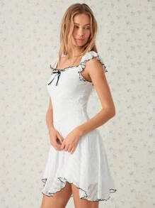 Easelle 女士甜美性感白色蕾丝黑色撞色荷叶边收腰连衣裙，配以飘逸的袖子