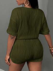 Slaydiva Ensemble deux-pièces pour femmes, un top court à encolure ronde, manches courtes, épaules dégagées, poignets repliés, ourlet à cordon de serrage et un short mini slim en tissu tricoté blanc ondulé