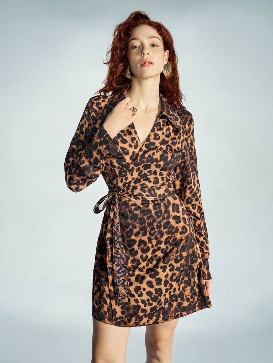 SHEIN Privé 优雅时尚百搭复古随机豹纹不对称短袖裹身裙，女式，秋冬 - 彩色 - 查看 1