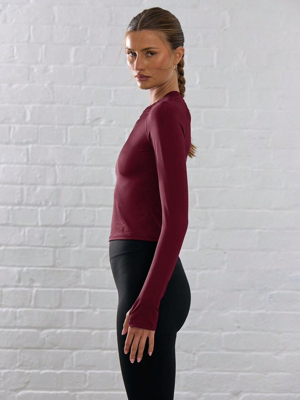 Top Sportivo Cropped Slinky a Maniche Lunghe Bordeaux con Foro per il Pollice