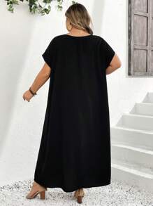 SHEIN CURVE+ Vestido informal holgado de manga de murciélago negro para vacaciones en talla grande, de estilo bohemio - Negro - Ver 2
