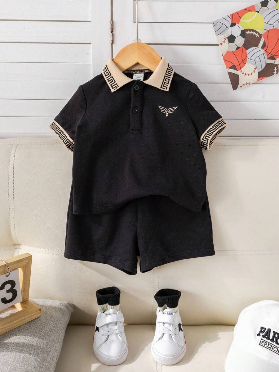 SHEIN Leap Crew Conjunto Casual Diário de Estilo Universitário Preto com Camisa Polo para Bebê Menino, Adequado para Primavera e Verão - Preto - Visão 1