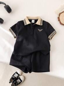 SHEIN Leap Crew Conjunto Casual Diário de Estilo Universitário Preto com Camisa Polo para Bebê Menino, Adequado para Primavera e Verão - Preto - Visão 5
