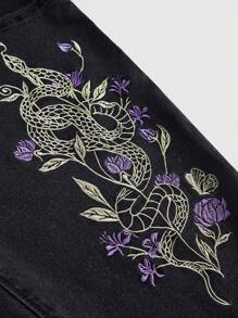 ROMWE Women's Fairycore Snake & Vine Embroidered Distressed Black Denim Jeans - Black - View 3
