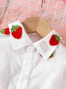 SHEIN 2 pièces Set décontracté à la mode pour bébé fille avec Top à broderie fraise et jeans évasés - Blanc - Voir 3