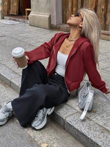 Chiquease 女士休闲宽松连帽双拉链口袋长袖短款卫衣（秋季款） - 酒紅色 - 查看 6
