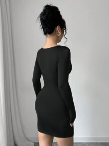 SHEIN Essnce Vestido mini de mujer de manga larga con cuello en V negro, plisado, delgado y sexy, que se ajusta a las caderas, vestido inspiración, para primavera y otoño