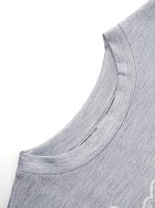 SHEIN Set da 2 pezzi per ragazzo adolescente, composto da t-shirt a maniche corte casual e pantaloni lunghi morbidi, stile punk rock da strada, adatto per festival primaverili/estivi e uso quotidiano, con stampe in inglese