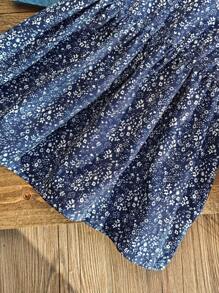 Completo da bambina composto da giacca di jeans elegante e classica con ampio colletto e maniche corte lunghe + abito ampio con scollo tondo e senza maniche, in blu navy e bianco con stampa floreale stile campagna francese, 2 pezzi - Blu - Visualizzare 4