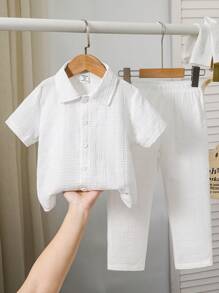 SHEIN Genkimix Kids 2 件套年轻男孩纯色短袖单排扣衬衫和裤子，休闲装 - 白色 - 查看 1