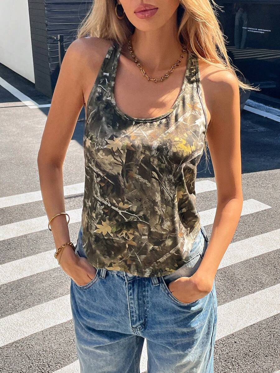 SHEIN Essnce 挂脖树叶迷彩不对称下摆针织背心 女士休闲全身裸树枝树叶印花简约圆领修身背心 女士，夏季 - 彩色 - 查看 1