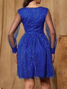SHEIN Belle Vestido azul lujoso de gala de manga larga con escote en V, estampado brillante y malla para mujer, vestido de invitada de boda - azul real - Ver 2