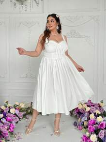 Flirla Robe longue blanche en dentelle avec ceinture à nouer et fines bretelles, pour femmes de grande taille, élégante et adaptée pour les vacances ou le port quotidien