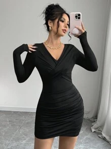 SHEIN Essnce Vestido mini de mujer de manga larga con cuello en V negro, plisado, delgado y sexy, que se ajusta a las caderas, vestido inspiración, para primavera y otoño