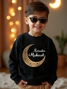 SHEIN 1pc Boy Toddler Ramadan Mubarak Themed Fashion Gold Moon "Happy Ramadan" Slogan Letter Print Crew Neck Fleece Sweatshirt, For Autumn/Winter Daddy And Me Matching Outfits (Sold Separately) - Black - View 3