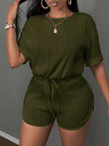 Slaydiva Ensemble deux-pièces pour femmes, un top court à encolure ronde, manches courtes, épaules dégagées, poignets repliés, ourlet à cordon de serrage et un short mini slim en tissu tricoté blanc ondulé