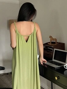 DAZY Damen einfarbiges Nachthemd mit Rüschensaum und langen Trägern, Schlafanzug Kleid