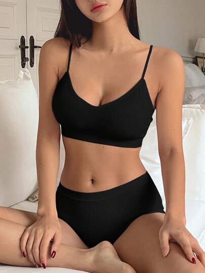 DAZY 女士纯色细肩带简约文胸和短裤休闲内衣套装