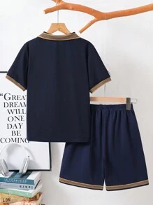 2 pezzi/set di outfit casual per ragazzo preadolescente, composto da polo a maniche corte con colletto a blocchi di colore e toppe, e pantaloncini con vita elastica, adatto per autunno, primavera, estate, per l'utilizzo all'aperto, a scuola, in stile strada, per feste e tempo libero