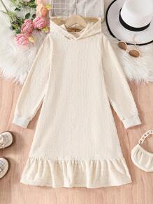 SHEIN Robe à capuche casual à manches longues avec motif jacquard de lettres pour filles préados et mère-fille, style minimaliste doux avec volant à l'ourlet. Convient pour le printemps, les réunions de famille, les sorties, les tenues casual, l'école. Robe en tricot pour la Saint-Valentin - Beige - Voir 1