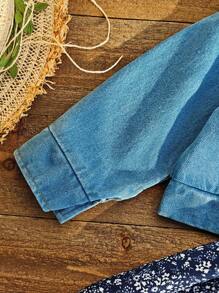 Completo da bambina composto da giacca di jeans elegante e classica con ampio colletto e maniche corte lunghe + abito ampio con scollo tondo e senza maniche, in blu navy e bianco con stampa floreale stile campagna francese, 2 pezzi - Blu - Visualizzare 6