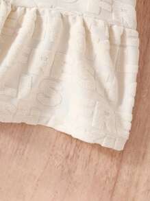 SHEIN Robe à capuche casual à manches longues avec motif jacquard de lettres pour filles préados et mère-fille, style minimaliste doux avec volant à l'ourlet. Convient pour le printemps, les réunions de famille, les sorties, les tenues casual, l'école. Robe en tricot pour la Saint-Valentin - Beige - Voir 3