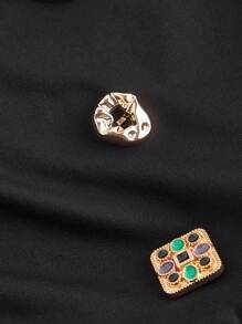 SHEIN MOD Vestido largo asimétrico de manga larga con hombros abiertos, botones metálicos vintage y de satén negro de talla grande, brillante, para citas, fiestas y días festivos - Negro - Ver 3