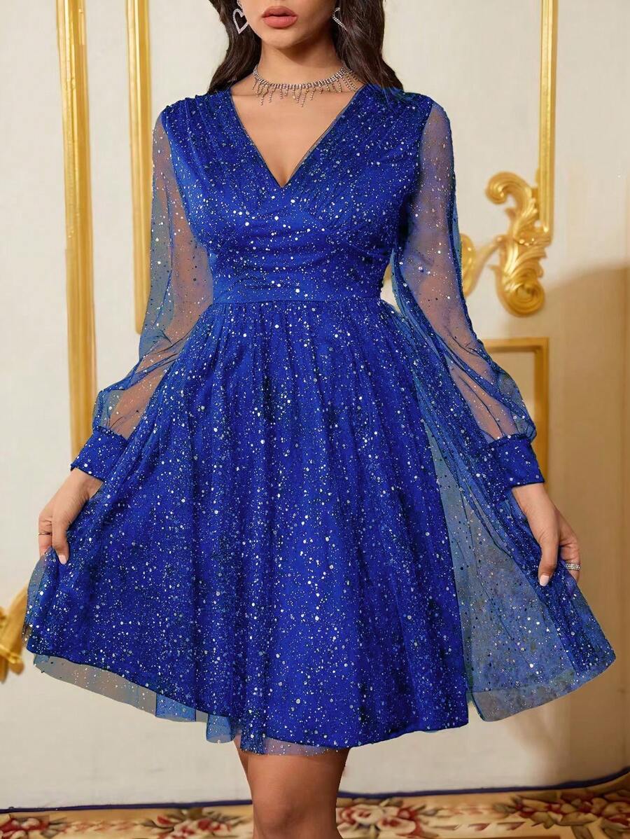 SHEIN Belle Vestido azul lujoso de gala de manga larga con escote en V, estampado brillante y malla para mujer, vestido de invitada de boda - azul real - Ver 1