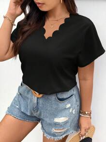 SHEIN Frenchy قميص مع تطريز بالصدفة وأكمام خفافيش في المقاسات الكبيرة ذو لون أحادي