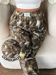 SHEIN EZwear Damen Große Größen Camo Hosen, Kordhosen, Winterbekleidung für Frauen, mit Taschen, lässige Gerade Bein Hosen mit Tarnmuster-Muster