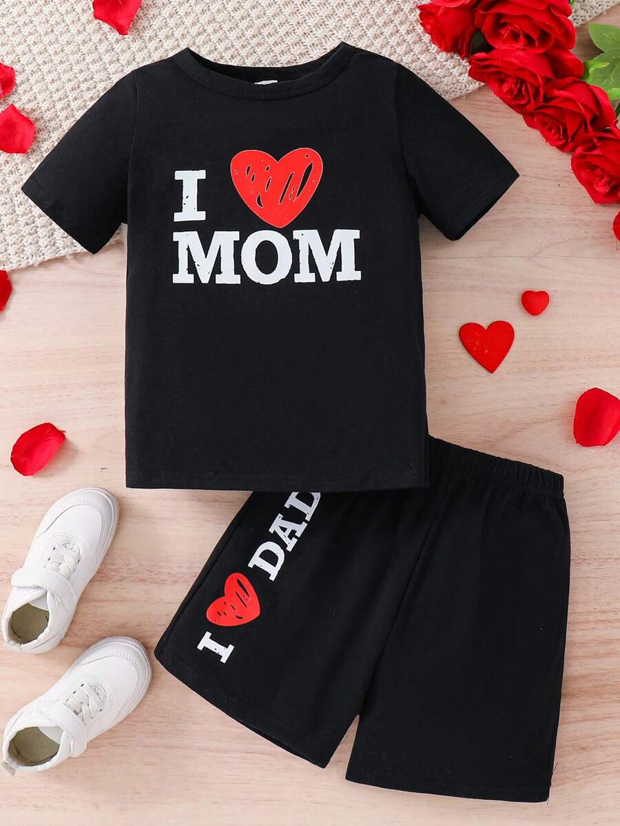 SHEIN Leap Crew 2 件套年轻男孩休闲简约“我爱妈妈”图案短袖 T 恤和短裤套装，适合春夏季、情人节、感恩节、学校、花园、生日 - 黑色 - 查看 1
