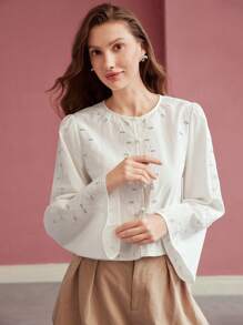 MOTF PREMIUM 树叶刺绣喇叭袖衬衫,情人节 - 白色 - 查看 5