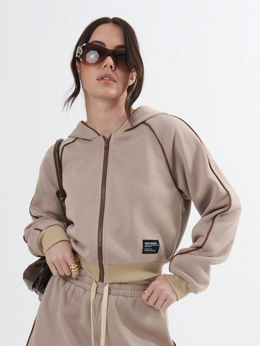 TypaGal 休闲纯色撞色拉链长袖短款连帽夹克，带徽章细节 - 卡其色 - 查看 1