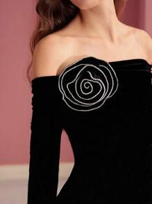 MOTF PREMIUM 天鹅绒露肩立体花朵中长连衣裙 - 黑色 - 查看 3