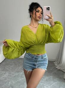 Chiquease 半透明褶皱面料纯色长袖V领荷叶边灯笼袖优雅性感衬衫，适合春、夏、秋季通勤穿着。 - 綠色 - 查看 3