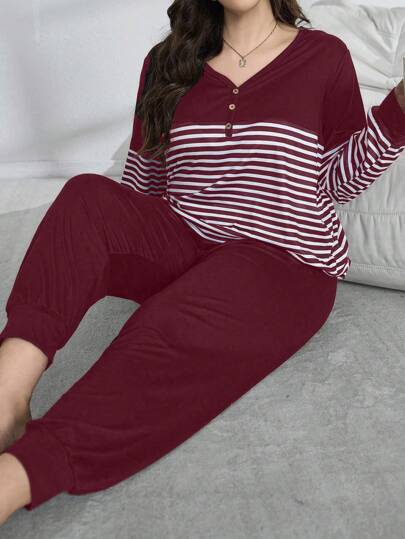 Conjunto de pijama de talla grande con bloque de color, decoración de rayas, botones cómodos, top tipo pullover y pantalones. Detalles acogedores y elegantes para otoño e invierno.