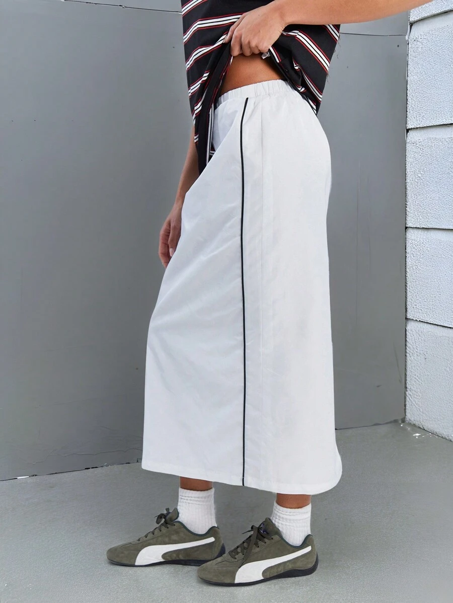 Athîral Women Solid Color Minimalist Fashion Casual Daily Skirt - Black and White - View 1