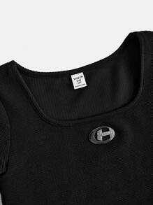 SHEIN Leap Crew 青少年女孩前卫街头风格不对称下摆 U 领短袖水钻 T 恤和牛仔效果裤 2 件套 - 黑色 - 查看 3