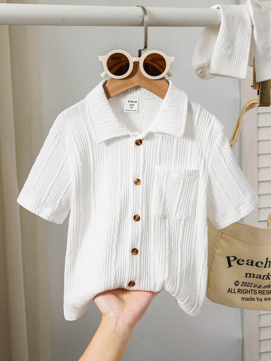SHEIN 年轻男孩纹理图案短袖衬衫，简约时尚，搭配纯色短裤和牛仔裤，时尚舒适，百搭耐用，适合男孩的日常生活、外出、聚会、学校等
