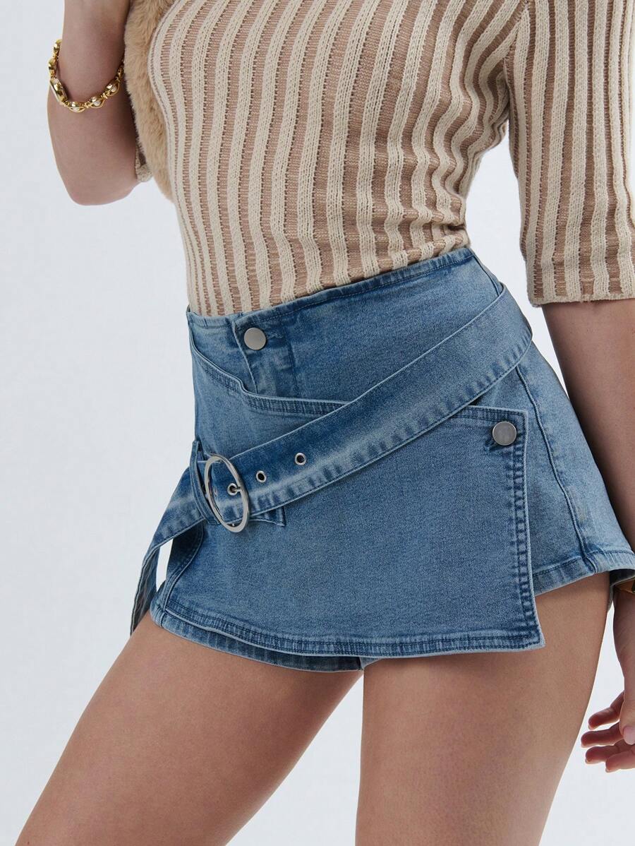 SHEIN Unity 酷炫牛仔不对称裹身迷你裙，配腰带 - 藍色 - 查看 1