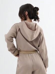 TypaGal 休闲纯色撞色拉链长袖短款连帽夹克，带徽章细节 - 卡其色 - 查看 2