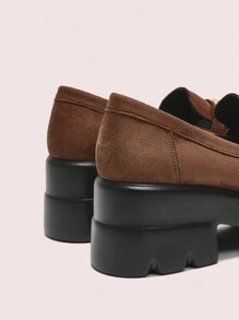 CUCCOO DOLLMOD 女士黑色 PU 平底圆头一脚蹬鞋，厚底和纽扣装饰，时尚简约 - 棕色 - 查看 8