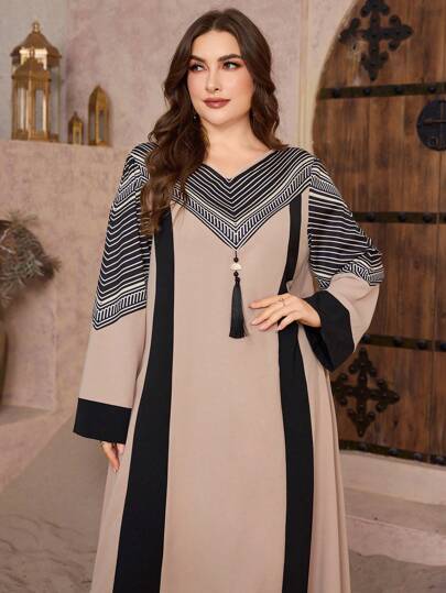 Al Najma 优雅奢华马赛克花卉图案，搭配麦穗装饰的阿拉伯大码连衣裙，以及大码端庄长款连衣裙。