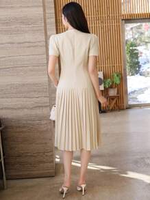 DAZY 夏季女式优雅面料拼布圆领泡泡袖褶皱中长连衣裙 - 杏色 - 查看 2