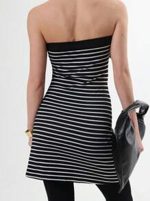 TypaGal Vestido corto básico con contraste de rayas y cuello de halter - Blanco y Negro - Ver 2