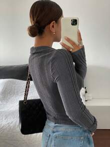 SHEIN Frenchy Women's Solid Color Single-Breasted Long Sleeve Casual Ribbed Top ,Gray Middle-Front Hollow Button Lapel Tight-Fitting T-Shirt, Made Of Plush Texture, Warm And Comfortable To Wear.
Casual Daily Wear,FW24,Commute,Minimalist,Office,Old Money,Simple,Casual Daily Wear,Christmas,New Years,New Year Eve, Commute, Minimalist, Office Wear, Old Money, Simple,